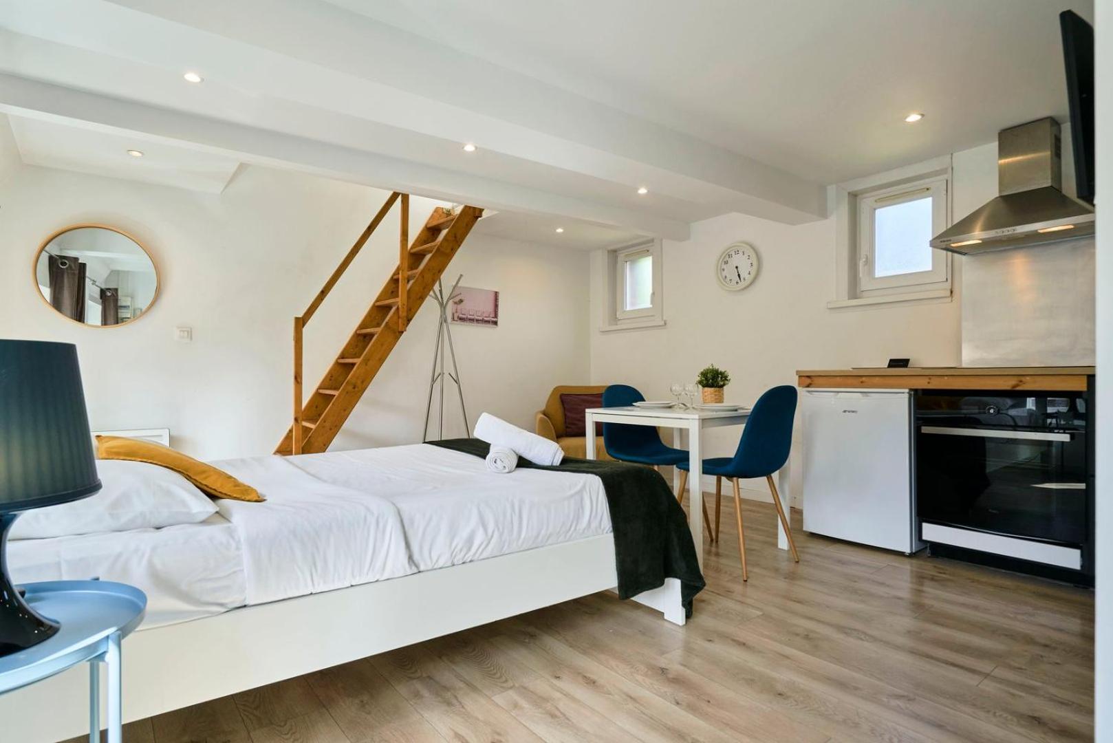 Lille Hypercentre Gares - Small Suite ภายนอก รูปภาพ